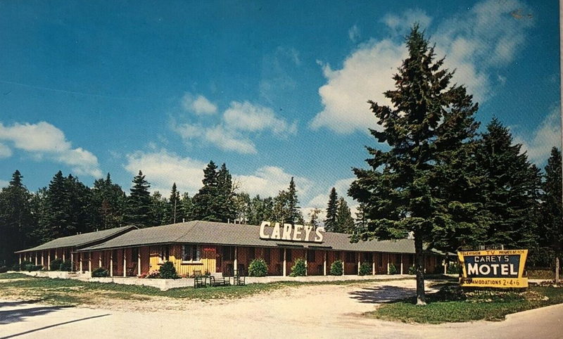 Moosewood Inn (Careys Motel & Cabins) - Vintage Postcard (newer photo)